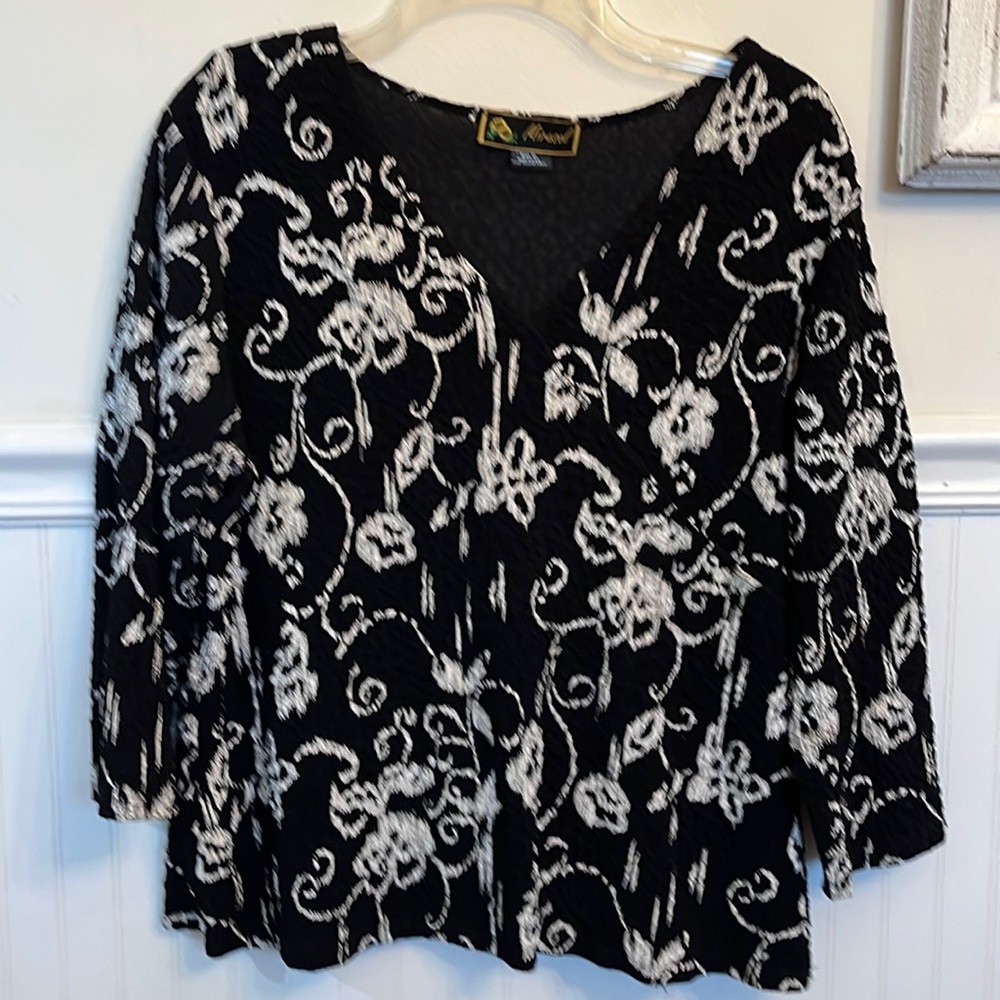 Women’s Mirasol 3/4 sleeve blouse , XL, V neck